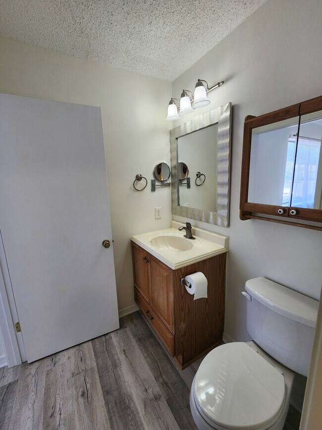Building Photo - Gulf Shores 2/1.5 condo at Country Club Village