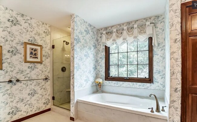 Building Photo - Beautiful House Located in Sylvania Township