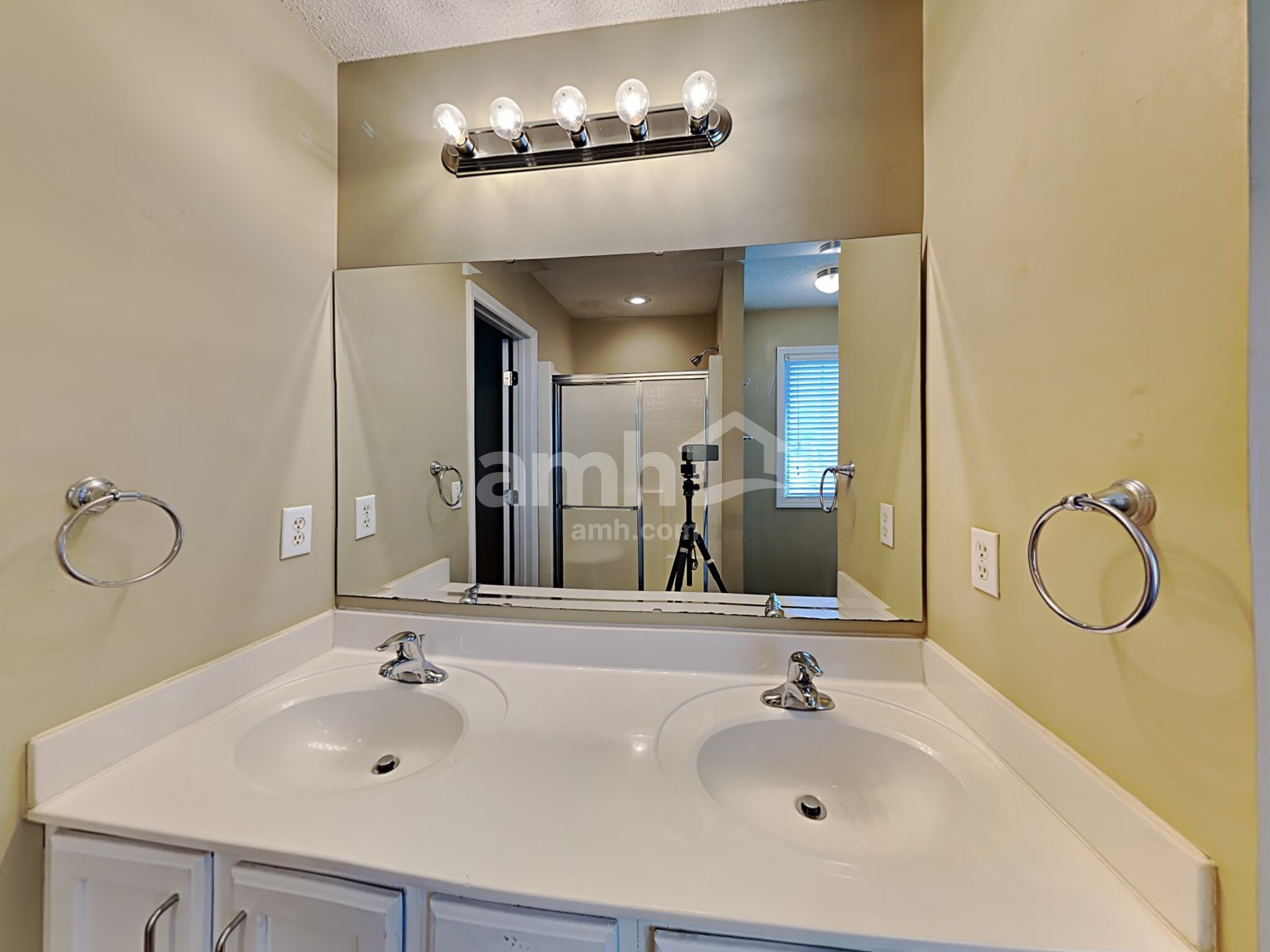 Building Photo - 4001 Mantua Way