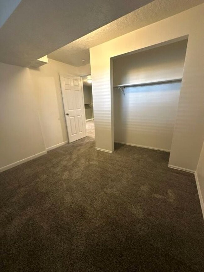 Building Photo - Fall Special – 3 Weeks FREE Rent on 4 Bed,...
