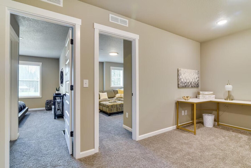 Building Photo - 6816 NE 131st Way