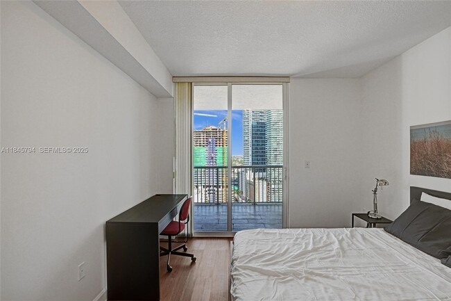 Building Photo - 170 SE 14th St