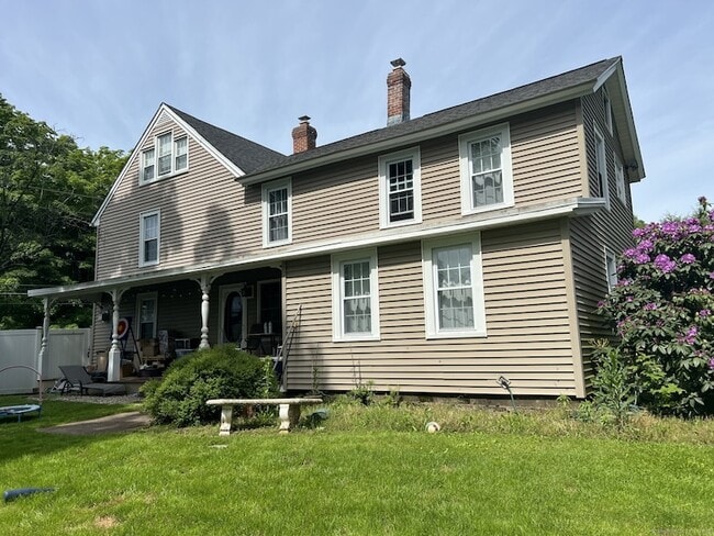 Building Photo - 566 W Main St