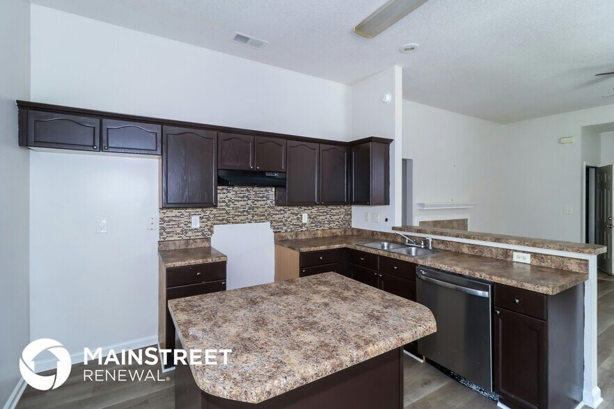 Building Photo - 7068 Kings Crown Dr