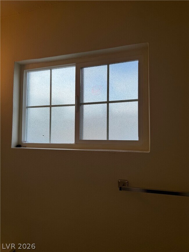 Building Photo - 640 6th St