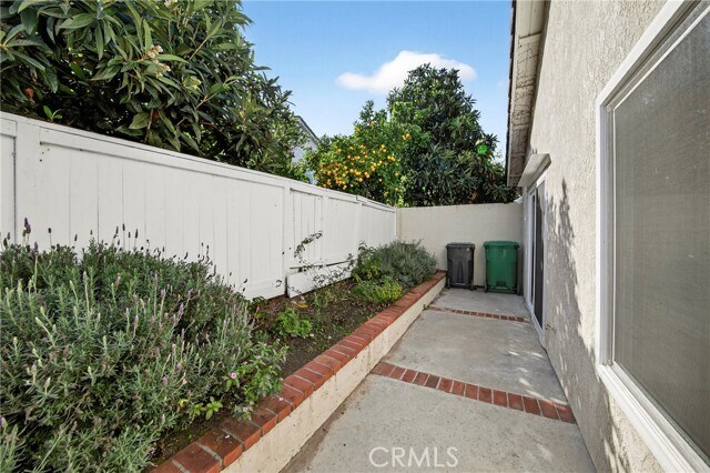 Building Photo - 3 Silver Fir