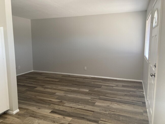 Building Photo - 1010 S Mara Dr