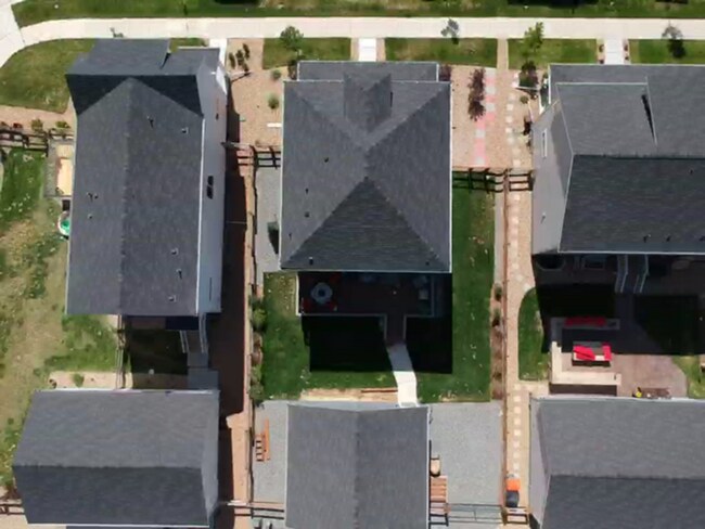 Building Photo - Charming Two-Story Home for Rent in the De...