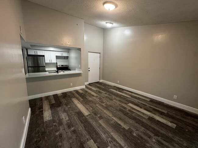 Building Photo - 5628 Rock Island Rd