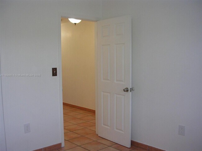 Building Photo - 14765 Kendale Lakes Blvd