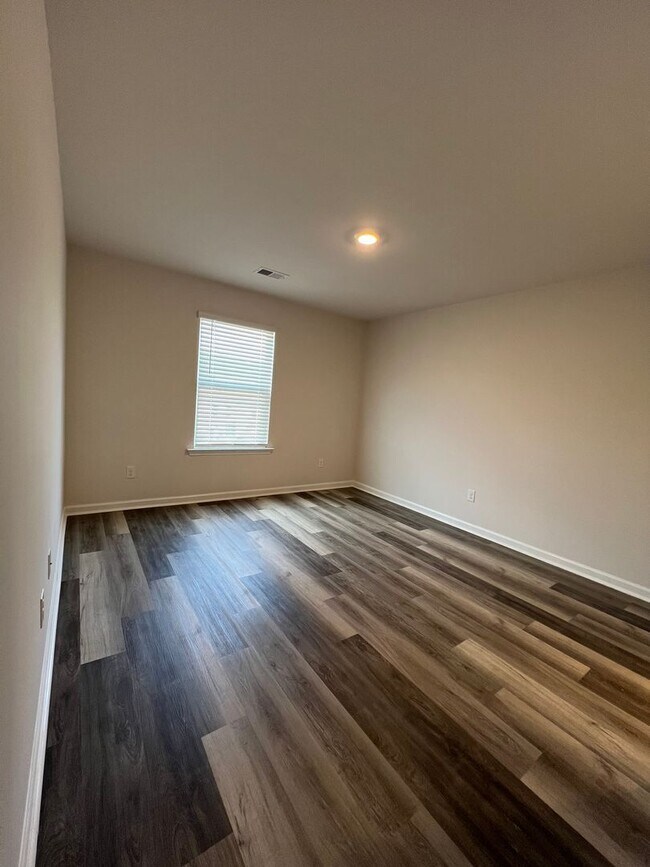 Building Photo - 3 Bed 2.5 Bath with an Office/  Flex Room