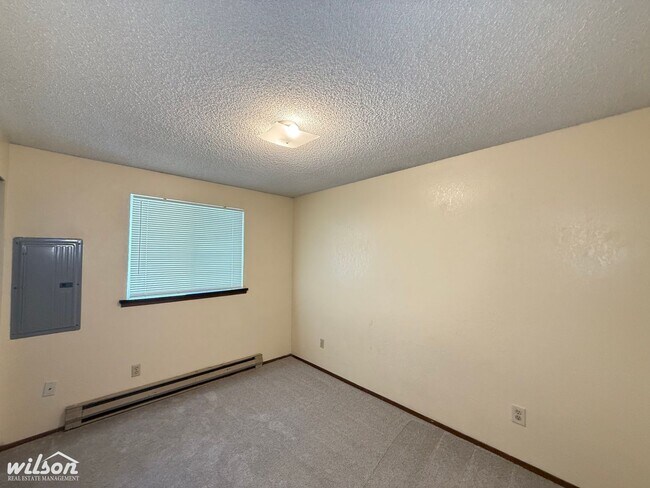 Building Photo - 1211 Ledwich Ave