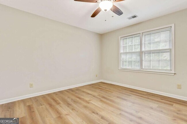 Building Photo - 4365 Burnleigh Chase NE