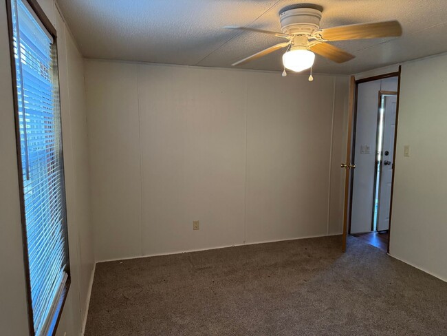 Building Photo - Two Bedroom Trailer in Maiden