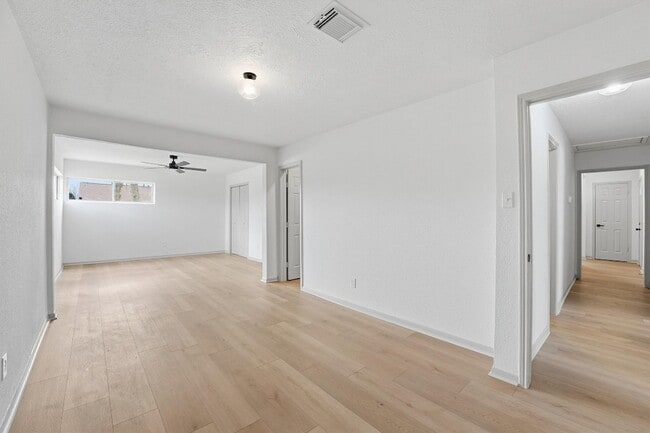 Building Photo - 3903 High Point Ln