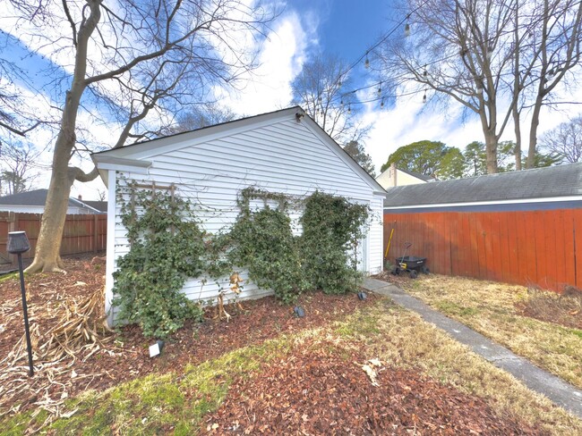 Building Photo - Charming House with Enviable Period Features