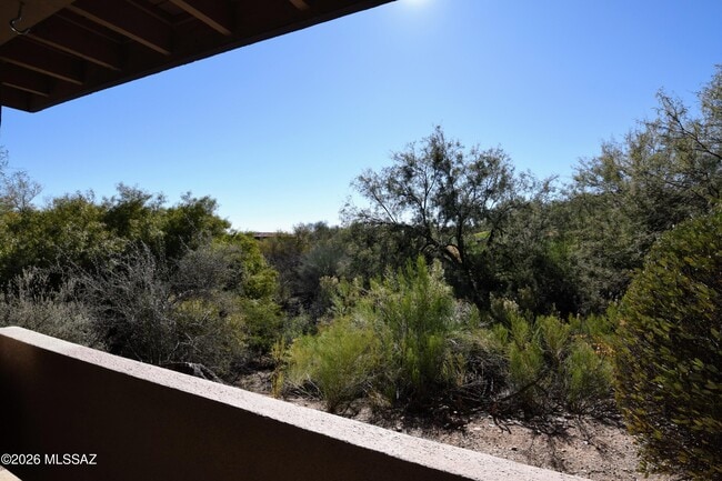 Building Photo - 5855 N Kolb Rd