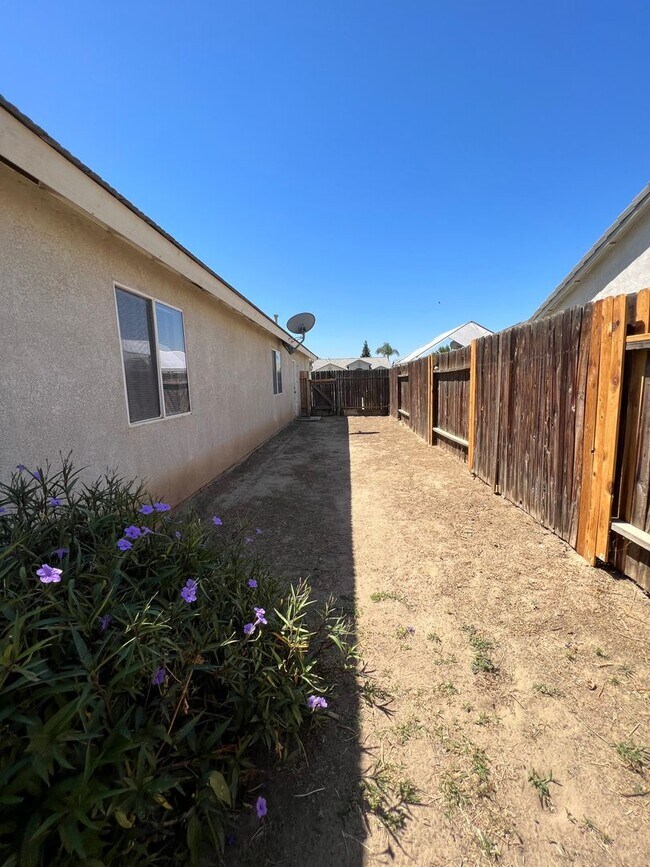 Building Photo - 2902 Tar Springs Ave