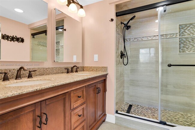 Building Photo - 2715 N Ocean Blvd