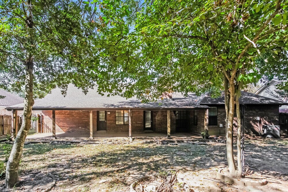 Building Photo - 5044 Brooksbank Cove S