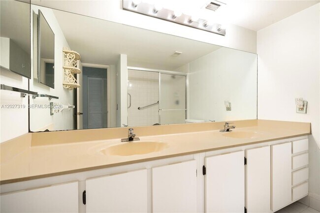 Building Photo - 150 S Hollybrook Terrace