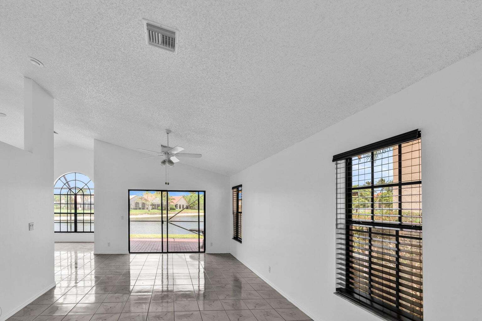 Building Photo - 12382 Pleasant Green Way