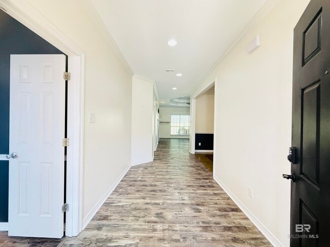 Building Photo - 31424 Oakridge Dr