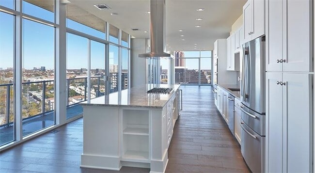 Building Photo - 2727 Cedar Springs Rd