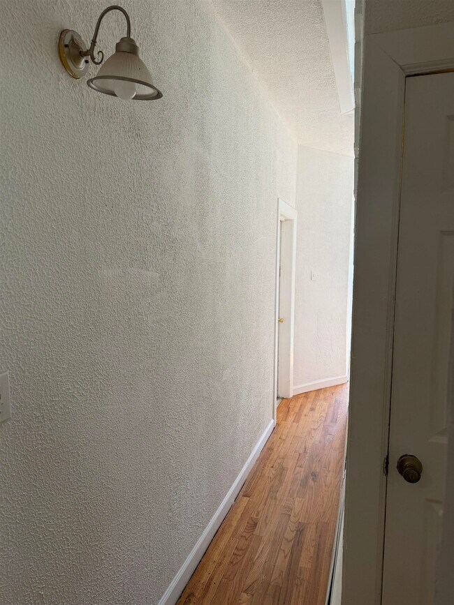 Building Photo - 170 Boyd Ave