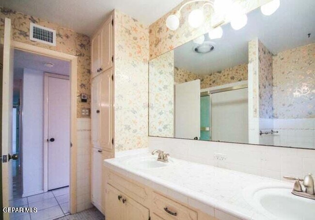 Building Photo - 8804 Cosmos Ave