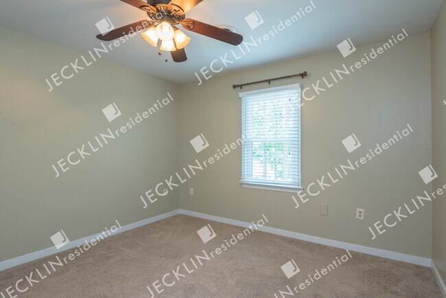 Building Photo - 2329 Horsley Dr