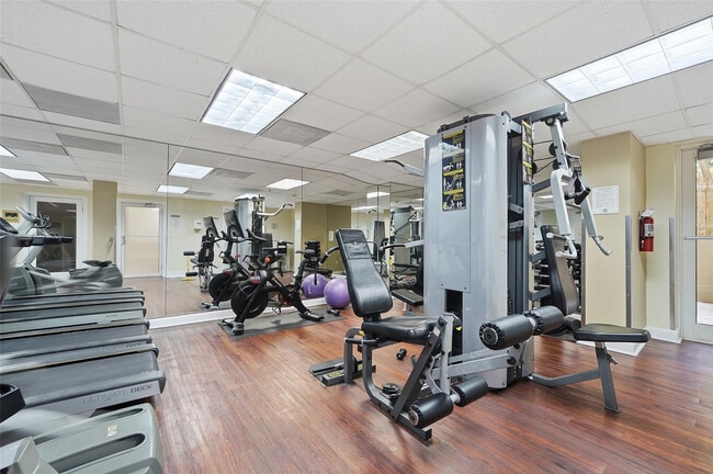 Building Photo - 2951 S Bayshore Dr