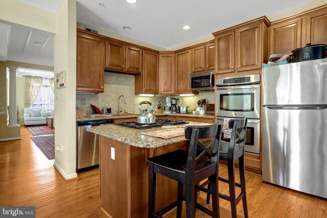 Building Photo - 5257 Bessley Pl