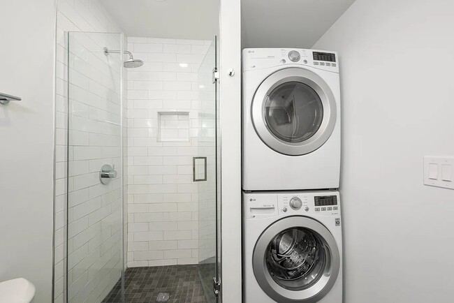 Building Photo - 1241 N Bosworth Ave