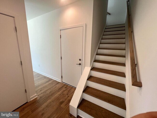Building Photo - 3010 Pierview Walk