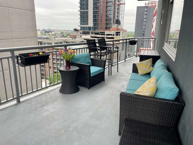 Balcony - 603 Davis St