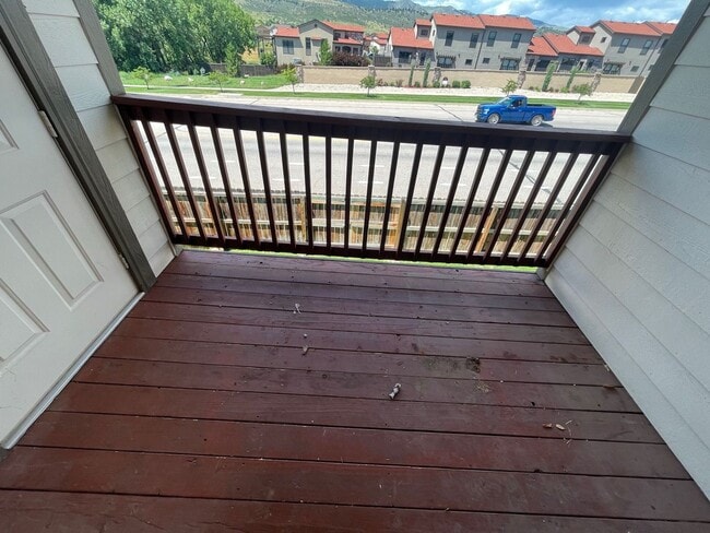 Building Photo - Fantastic Condo with Mountain Views