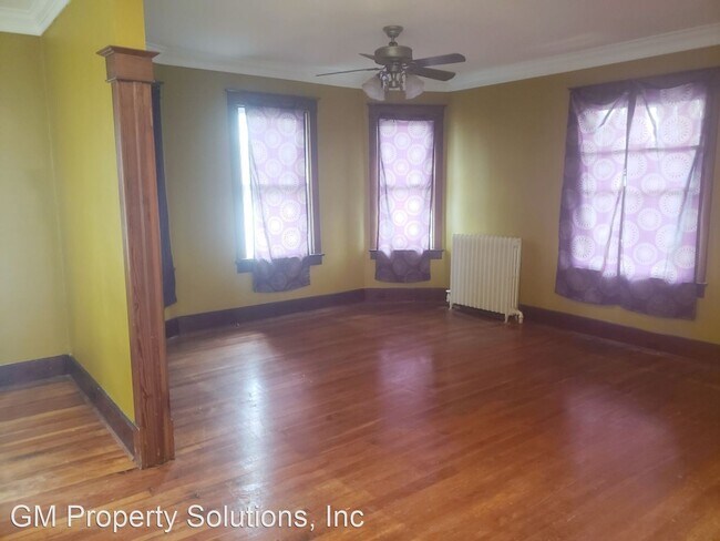 Building Photo - 3 br, 1.5 bath House - 515 S Spruce Street