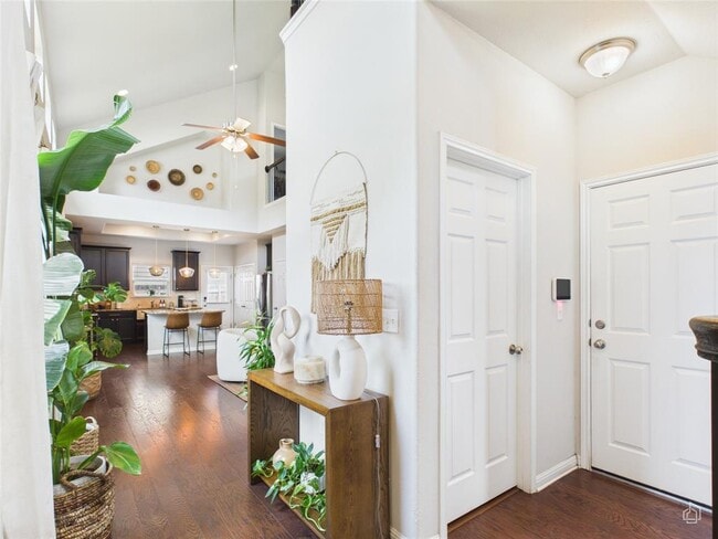 Building Photo - 9310 Tanager Way