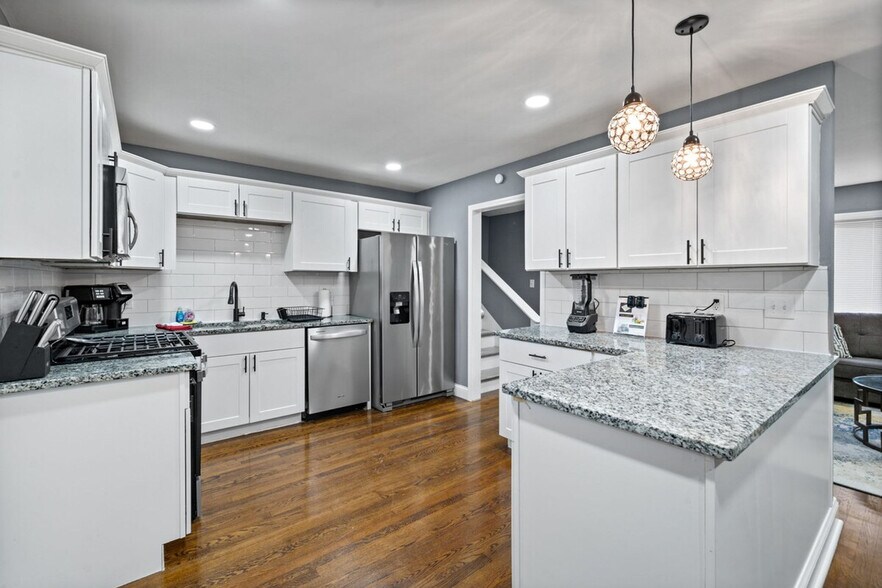 Building Photo - 3729 W 75th Ave