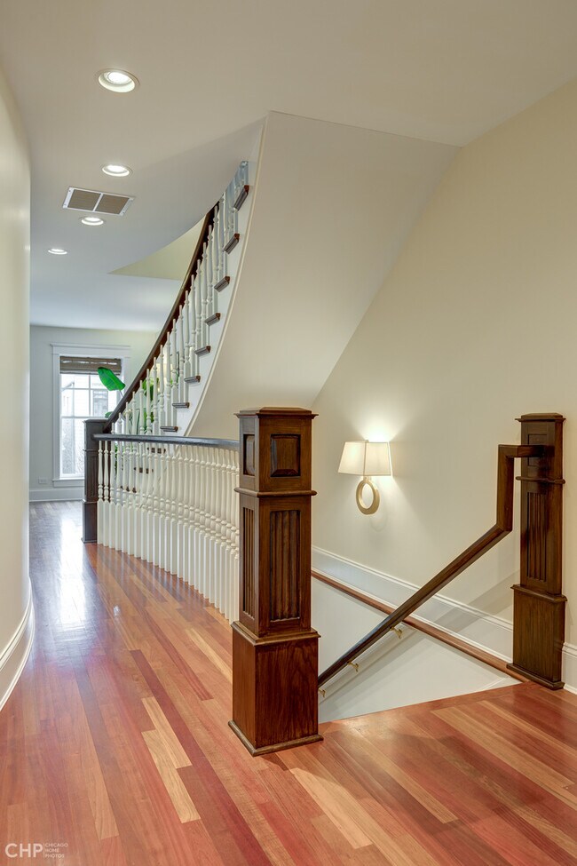 Building Photo - 2663 N Marshfield Ave