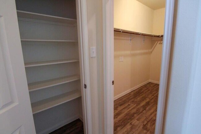 Building Photo - Bavaria - 12218 Gemma Ln, Houston, TX, 77044