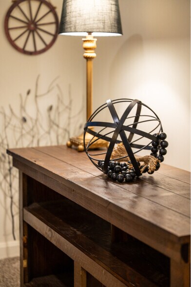 Building Photo - 612 W Market St