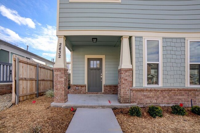 Building Photo - Brand New Luxury 4/2.5 Townhome! Move in S...