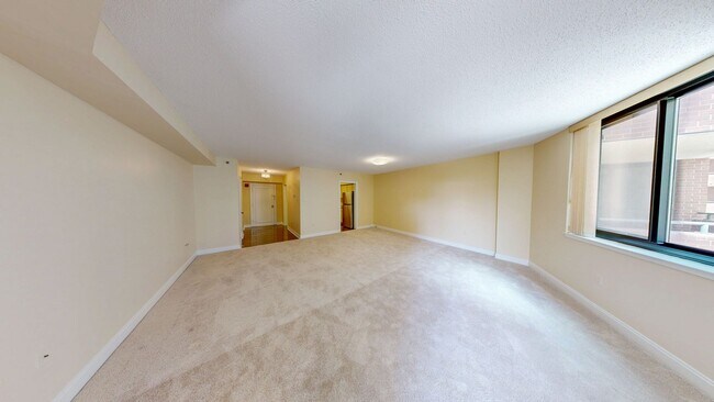 Building Photo - 4550 N Park Ave