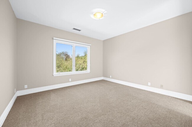 Building Photo - Elegant Dream Escape - Hills of Studio City