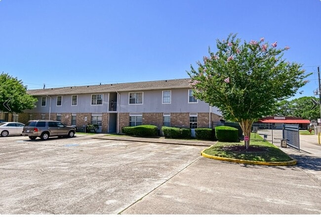 Building Photo - 5360 E 5th St