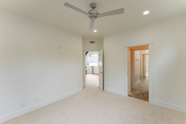 Building Photo - Gorgeous 4 bedroom, 5 bathroom House in Bouldin Creek!