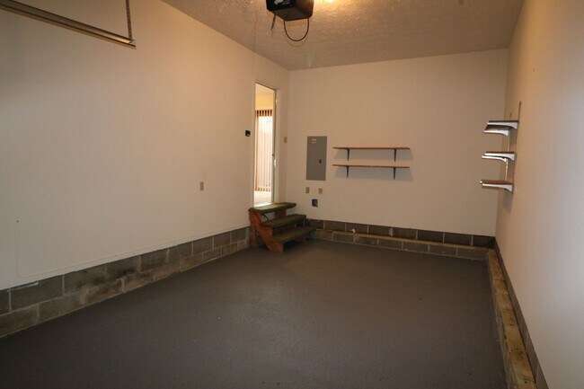 Building Photo - Two Master Suites and Two Bathroom Home