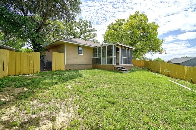 Building Photo - 117 Dover Dr